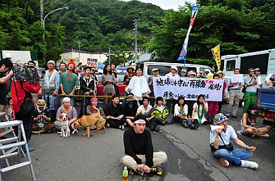 Blockade des AKW Oi am 1. Juli 2012. Foto: Fumiko Kawazoe