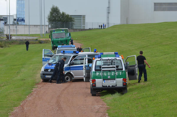 Nordenham: Polizei fährt sich auf schlechtem Weg fest (22.9.2012)